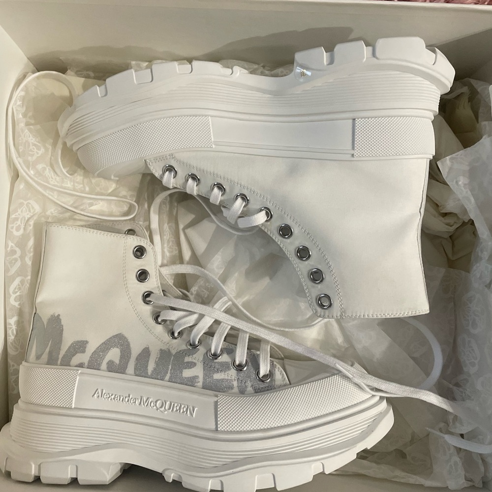 !!!Brand New!!!Authentic Alexander McQueen Sneakers